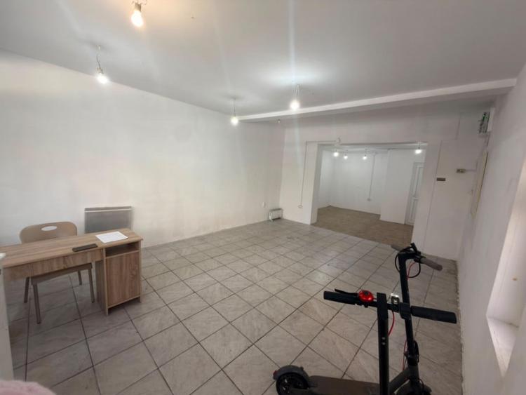 Spațiu comercial, de 50 mp, în Central