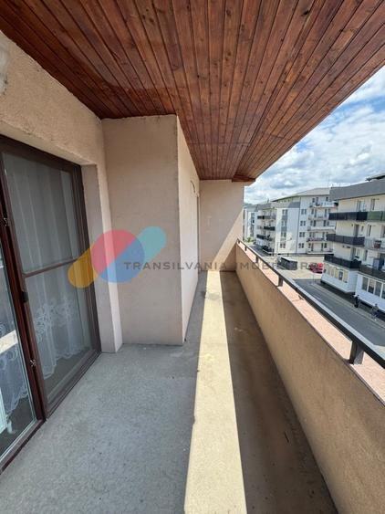Apartament cu 3 camere decomandat în Florești