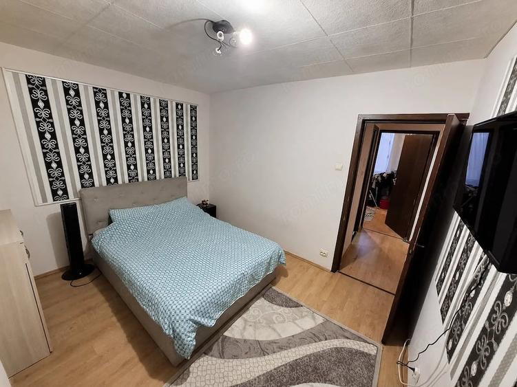 Apartament cu 4 camere decomandat în Mircea cel Bătrân