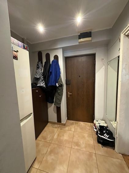 Apartament cu 2 camere semidecomandat, mobilat în Tei