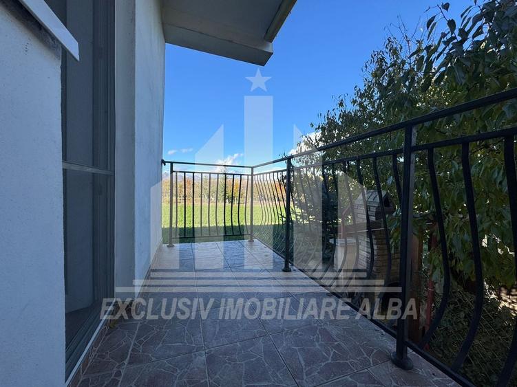 Apartament cu 3 camere decomandat, mobilat în Micești