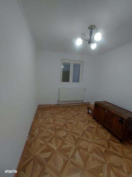Apartament cu 3 camere decomandat în Micro 6