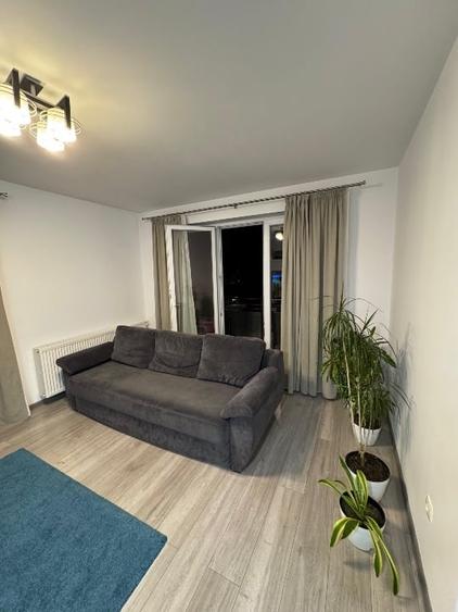 Apartament cu 2 camere decomandat, mobilat în Tractorul