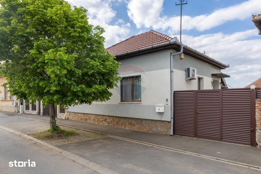 Casă cu 5 camere cu Teren 1085 Mp în Aradul Nou