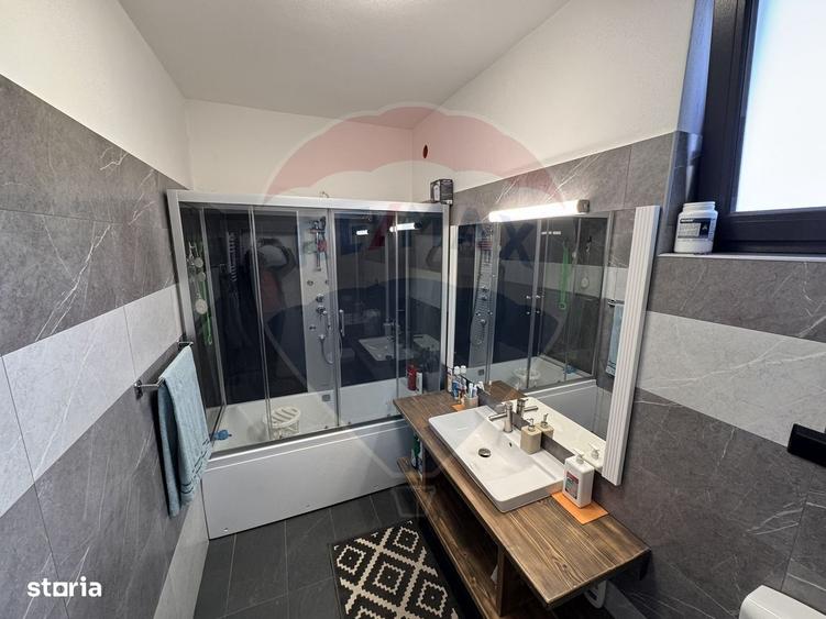 Casă cu 4 camere cu Teren 671 Mp în Rădaia