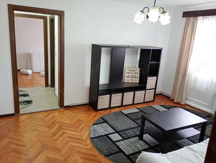 Apartament cu 3 camere semidecomandat în Central