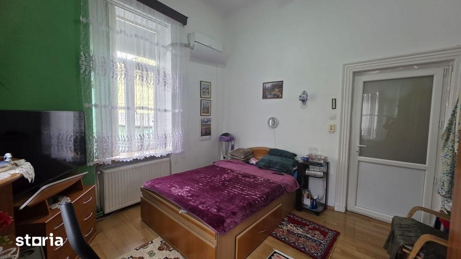 Apartament cu 5 camere în Armeneasca