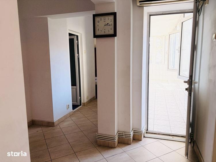 Apartament cu 2 camere decomandat în Hala Centrală