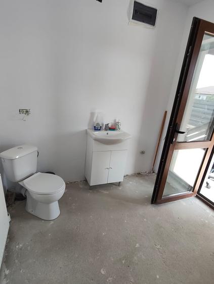 Casă cu 3 camere cu Piscina în Săbăreni