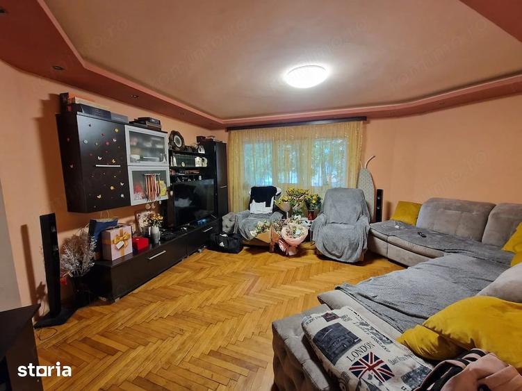 Apartament cu 3 camere decomandat în Soarelui