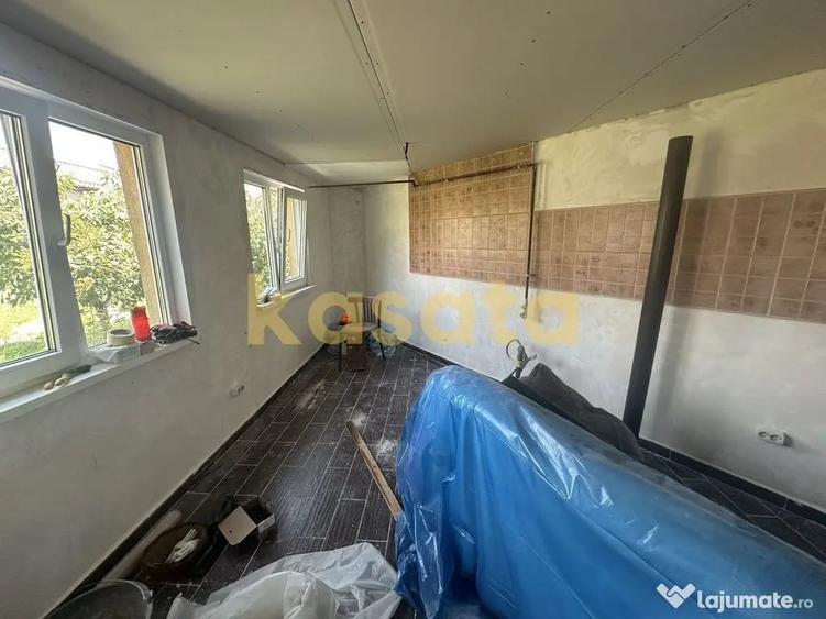 Casă cu 2 camere cu Teren 627 Mp în Domnești
