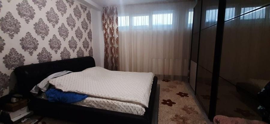 Apartament cu 3 camere decomandat în Jiului