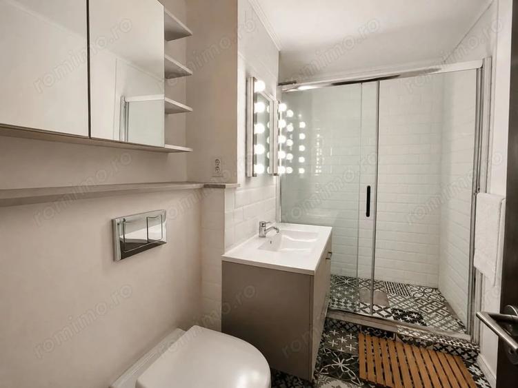 Apartament cu 3 camere semidecomandat în Bucovina