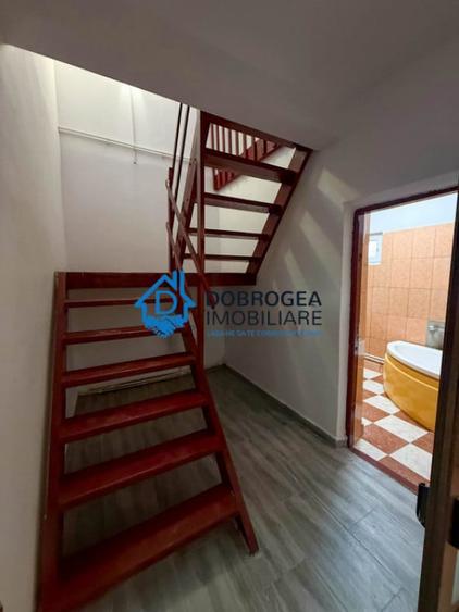Casă cu 4 camere cu Teren 250 Mp în Păcii