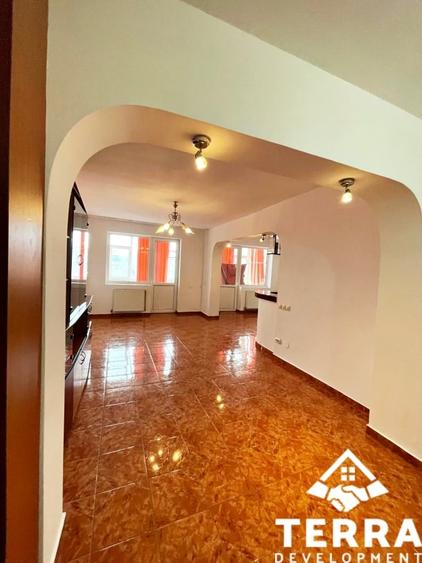 Apartament cu 4 camere, mobilat în Central