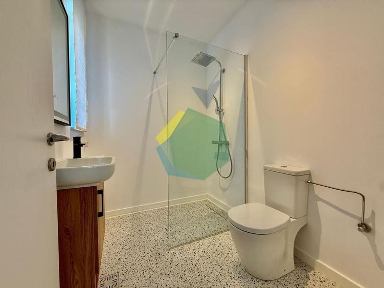 Casă individuală cu 9 camere cu Canalizare în Corbeanca
