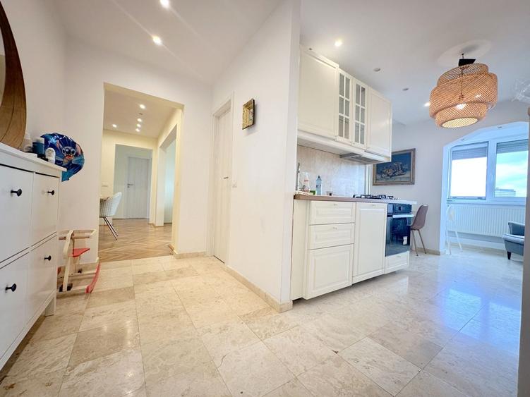 Apartament cu 3 camere decomandat, mobilat în Ultracentral