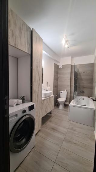 Apartament cu 2 camere decomandat în 1 Decembrie