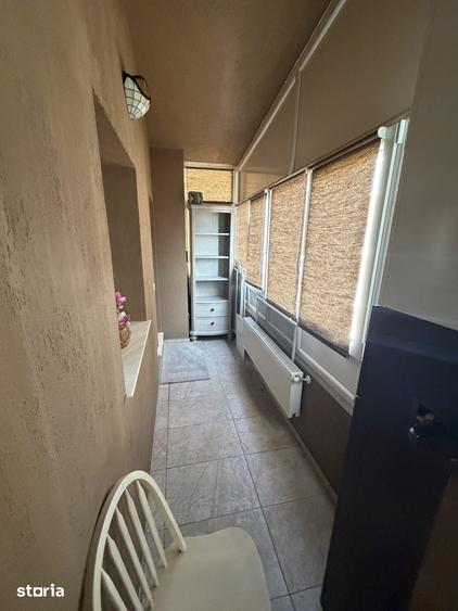 Apartament cu 3 camere în Podu Roș