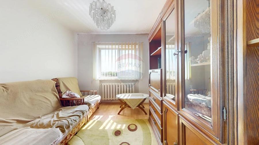 Apartament cu 3 camere decomandat în Central