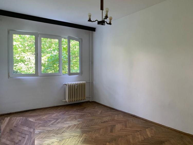 Apartament cu 3 camere în Berceni