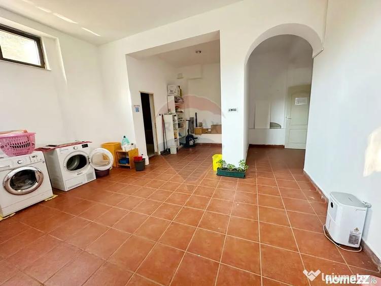 Casă cu 7 camere cu Teren 853 Mp în Iancu Nicolae