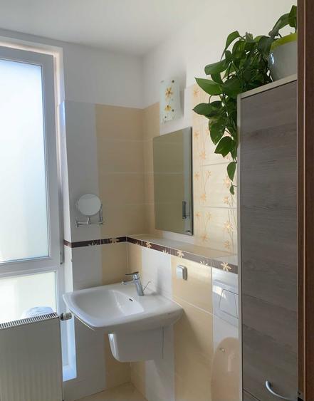 Apartament cu 3 camere semidecomandat în Șagului