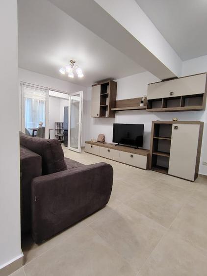 Apartament cu 2 camere decomandat în Apărătorii Patriei