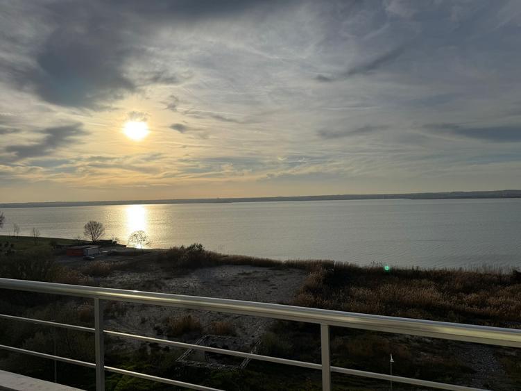 Penthouse cu 3 camere decomandat în Mamaia