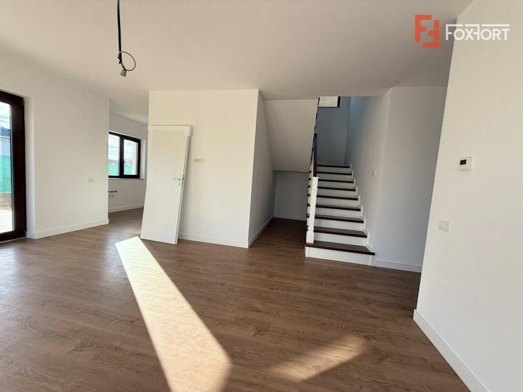 Duplex cu 5 camere cu Canalizare în Dumbrăvița
