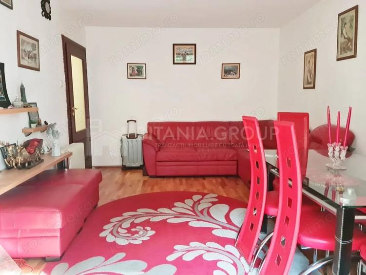 Apartament cu 3 camere decomandat în Răcădău