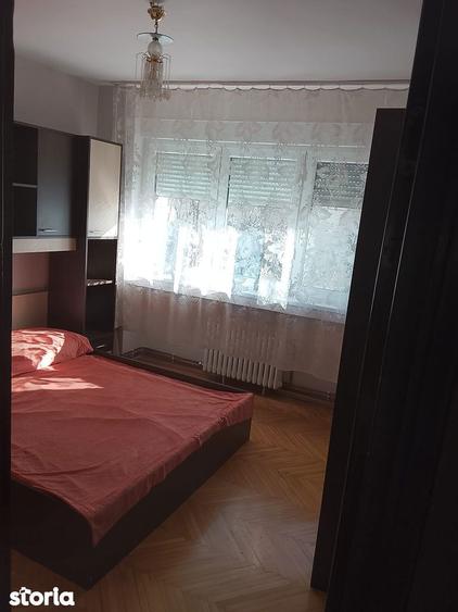 Apartament cu 3 camere în Micro 16