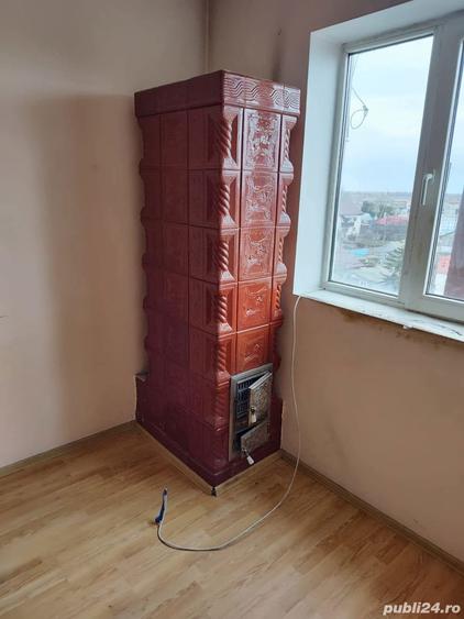 Apartament cu 3 camere semidecomandat în Sulina