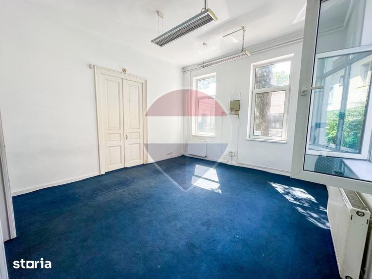Spatiu comercial | doua cladiri, curte proprie | 300 mp | - 14