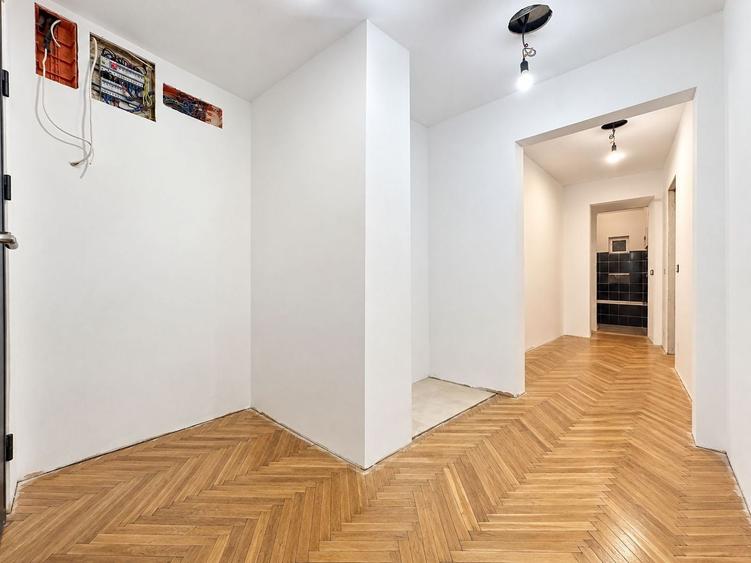 Apartament cu 3 camere decomandat în Lipovei