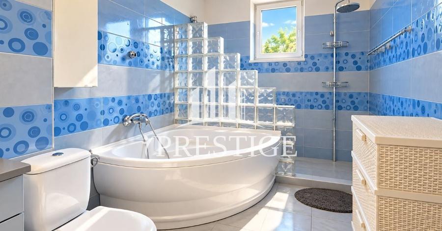 Apartament cu 3 camere decomandat, mobilat în Ștrand