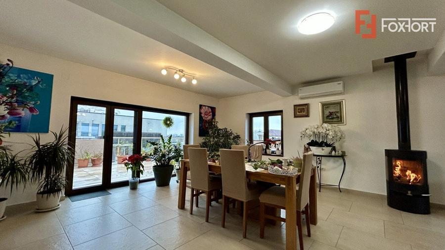Penthouse cu 4 camere semidecomandat, mobilat în Dumbrăvița