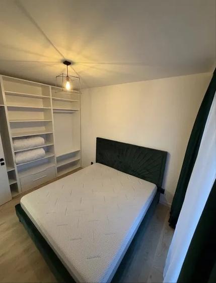 Apartament cu 3 camere semidecomandat, mobilat în Florești
