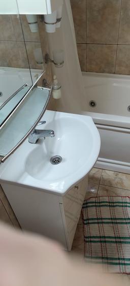 Apartament cu 3 camere semidecomandat în Basarab