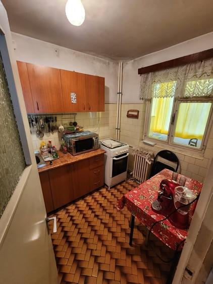 Apartament cu 3 camere decomandat în Tineretului