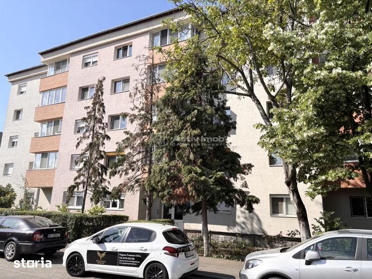 Apartament cu 3 camere decomandat în Rogerius