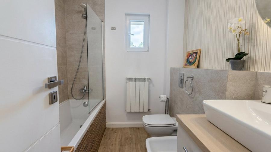 Apartament cu 2 camere semidecomandat, mobilat în Universitate