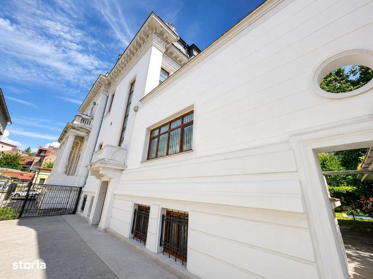 Spațiu comercial, de 3,500 mp, în Romană