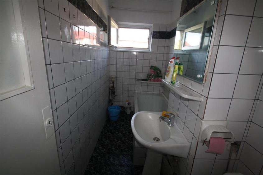 Apartament cu 3 camere decomandat, mobilat în Girocului