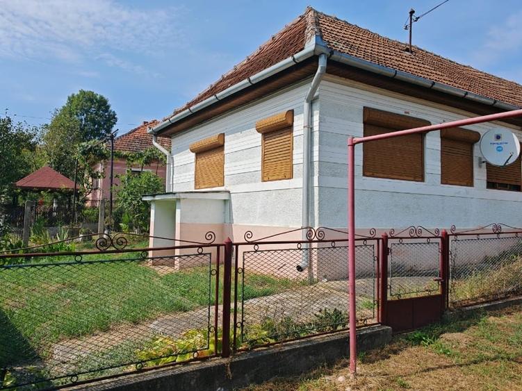 Casă individuală cu 4 camere cu Teren 1239 Mp în Certeju de Sus