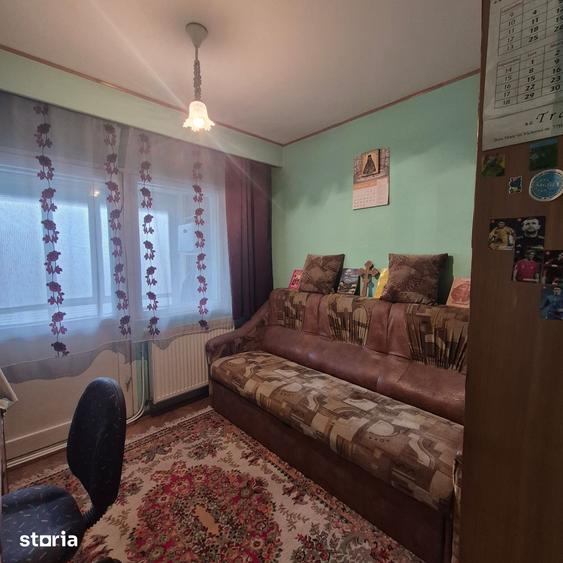 Apartament cu 4 camere decomandat în Republicii
