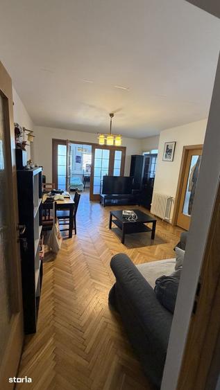 Apartament cu 4 camere decomandat în Victoriei