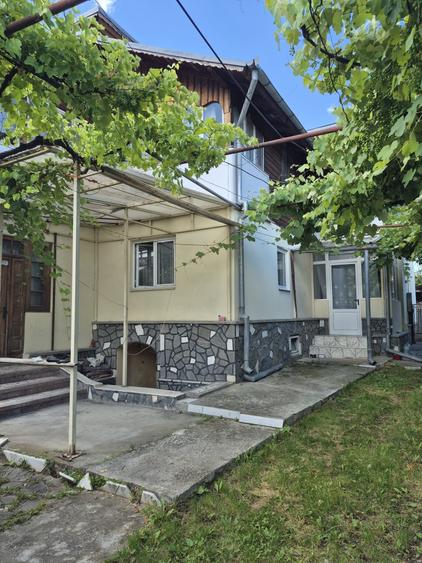Casă cu 4 camere în Cislău