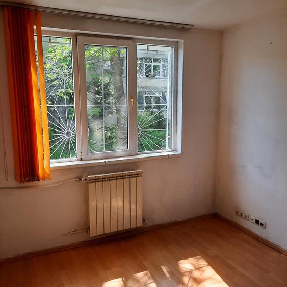 Apartament cu 4 camere decomandat în Virtuții