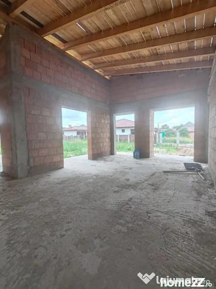 Casă cu 4 camere cu Teren 1000 Mp în Săcălășeni
